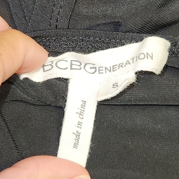 BCBG Generation Surplice Flowy Jersey Jumpsuit Open Back Waist Tie Black Size S - Picture 12 of 16